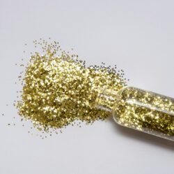 Turning to Glitter in Management Studies – Why We Should Take ‘Unserious’ Glitter Serious to Understand New Management Practices