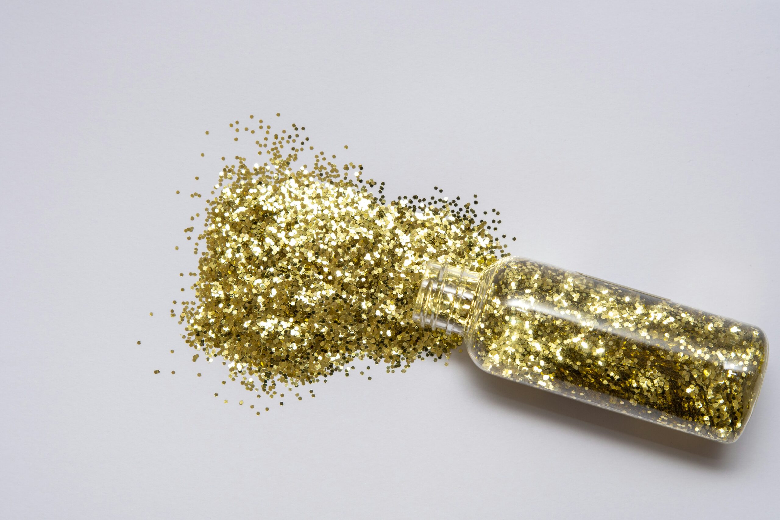 Turning to Glitter in Management Studies – Why We Should Take ‘Unserious’ Glitter Serious to Understand New Management Practices